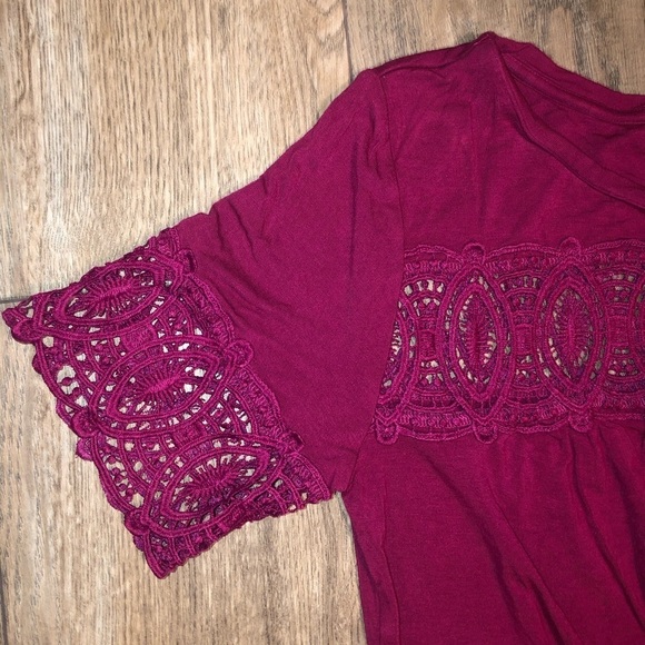 A Pea in the Pod Fuchsia Embroidered Short Sleeve Blouse Size Small - Picture 3 of 9